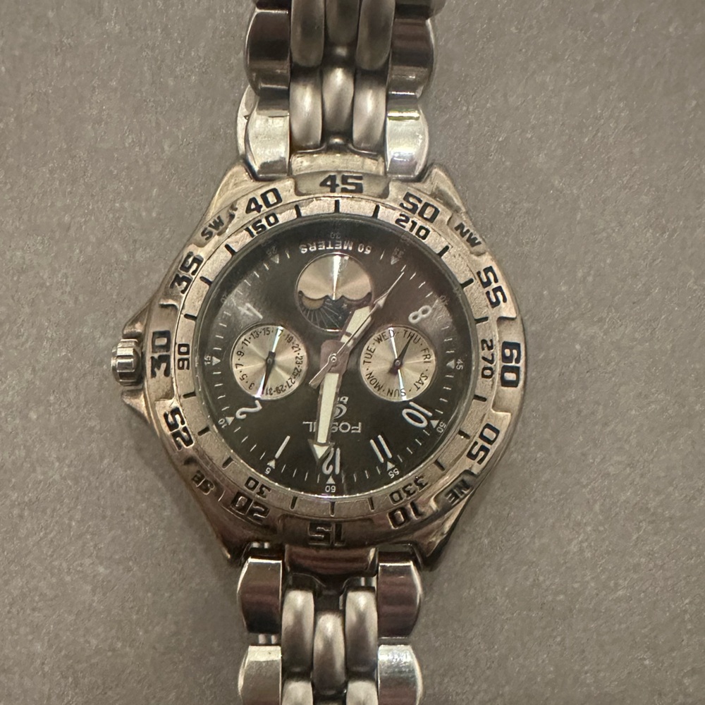 Vintage 1990’s Fossil Men's Black and Silver Watch
